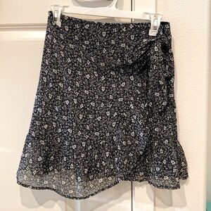 Abercrombie & Fitch skirt. New w/o tags. Medium